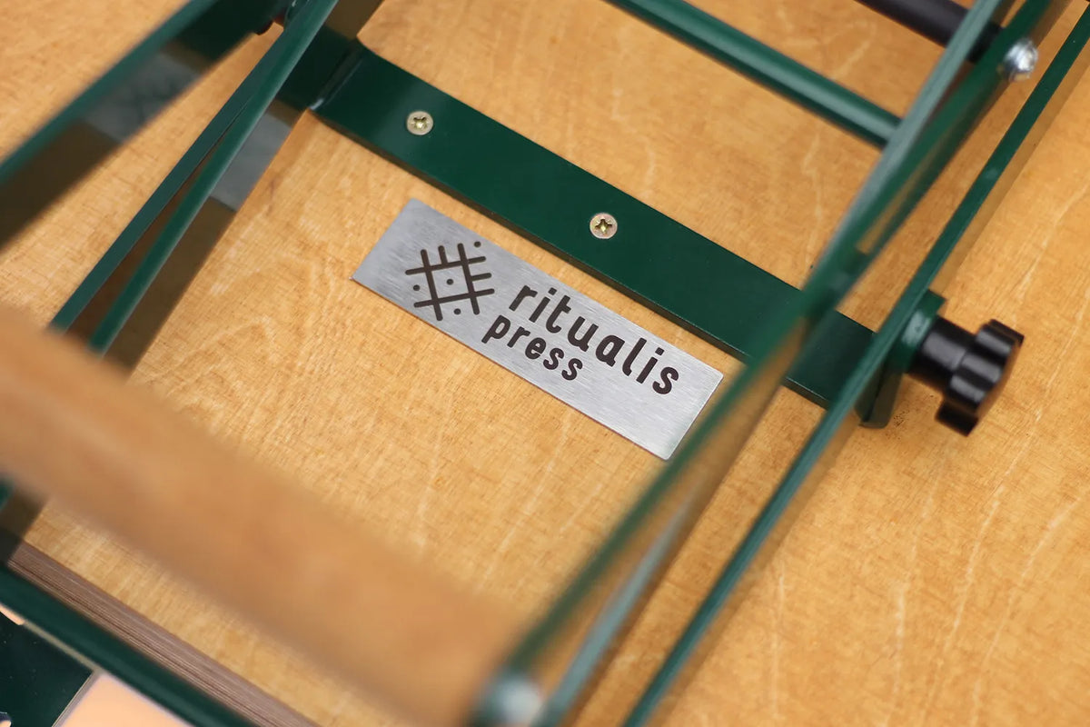Ritualis Press リノカットプレスのディテール